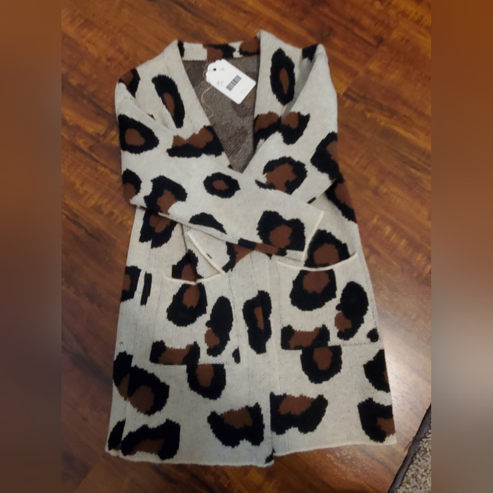 NWT Toddler Girls Cheetah Pocket Sweater
